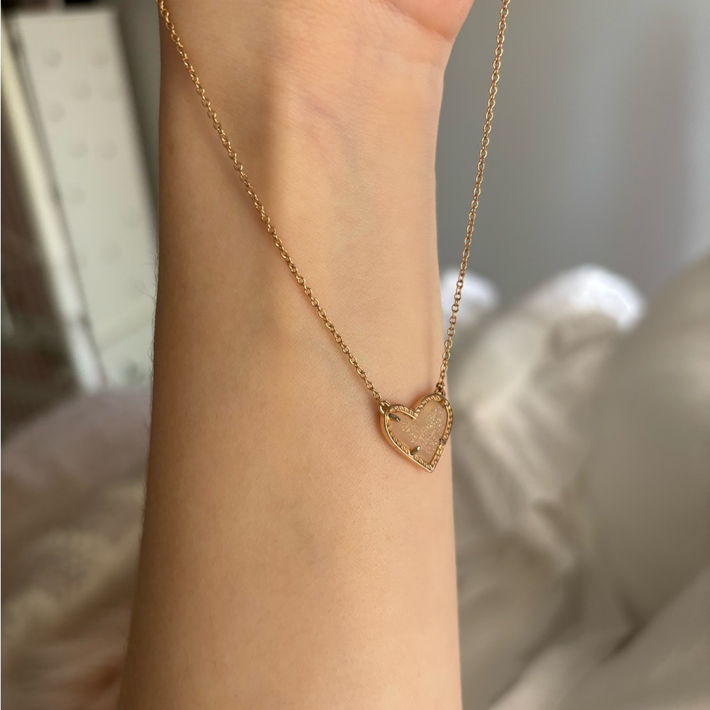Kendra Scott rose gold heart necklace